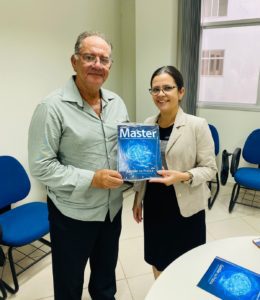 Adm. Maurílio Inês, Presidente do CRA-ES e a Adm. Claudia de Souza Pereira Abreu, Presidente do CRA-RS.