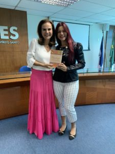 PALESTRANTE LUIZA LOPES E A CONVIDADA LARYSSA MARTINS DOS SANTOS