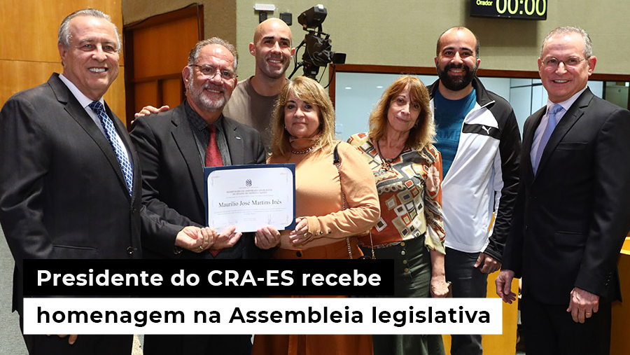 No momento você está vendo Presidente do CRA-ES recebe homenagem na Assembleia legislativa