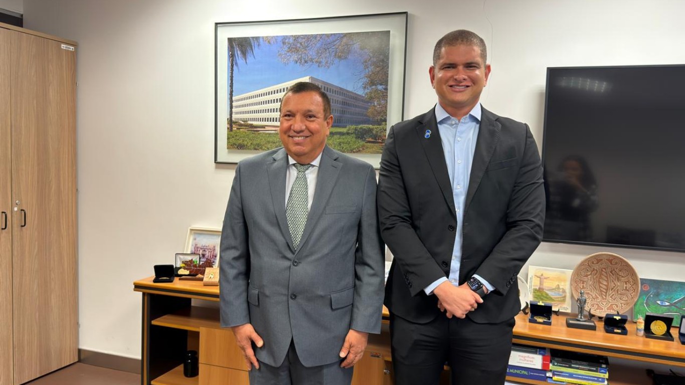 No momento, você está visualizando CFA se reúne com ministro do TCU para tratar pautas da Administração